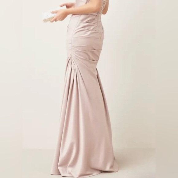 Elegant Champagne La Femme Gown with Beaded Sleeves – Size 4 - Picture 3 of 11